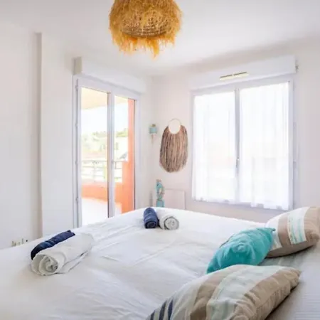 Apartamento T2- Terrasse- Vue Degagee -centre Ville-tout A Pieds- L Imperial